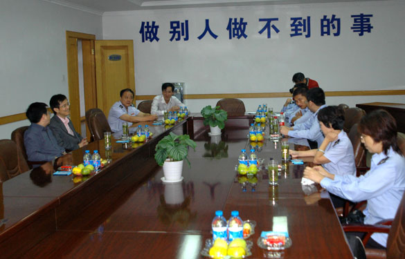 溧阳市地税局来AG一飞冲天集团开展纳税人之家“交流体验日”活动