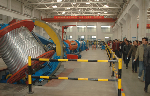 “AG一飞冲天电缆班”学生和家长百余人来公司旅行学习