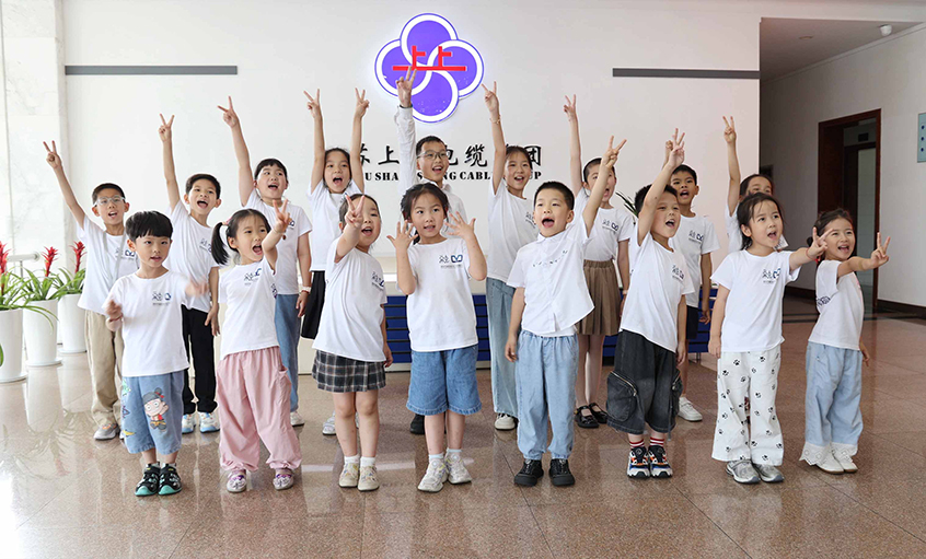 触摸工业脊梁 对话智造之光——溧阳融媒官方小记者团走进AG一飞冲天